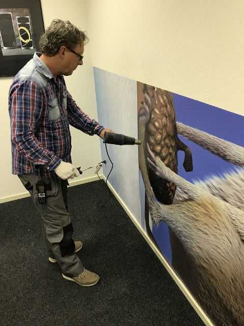 Applying wall coverings to structured walls